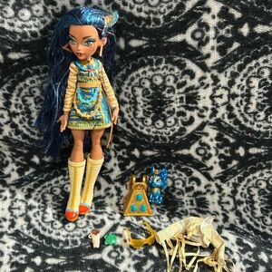 Monster High Cleo De Nile G3 Reboot Signature Doll Loose with Pet & Accessories